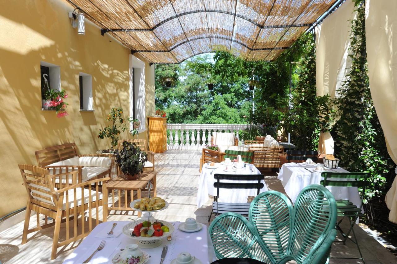 Palazzo Scura Bed & Breakfast Vaccarizzo Albanese Exterior photo